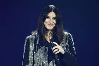 &quot;Una mia fan si nascose nella mia valigia&quot;, il racconto di Laura Pausini