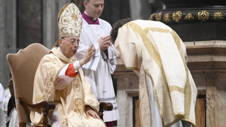 La benedizione del diacono prima della proclamazione del Vangelo