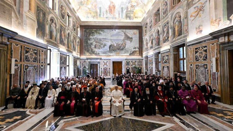 Il Papa con i rappresentanti di altre Chiese e comunità ecclesiali e di altre religioni