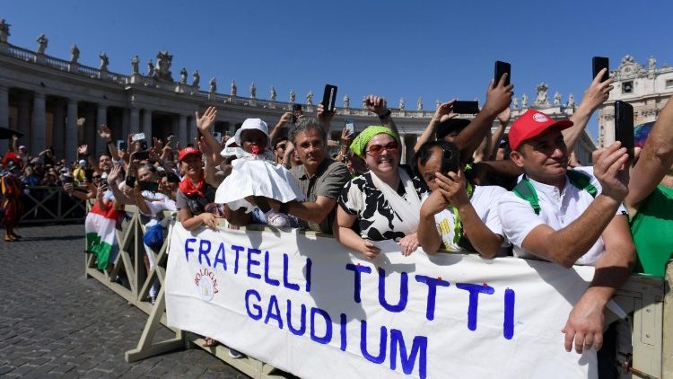 Un gruppo di fedeli