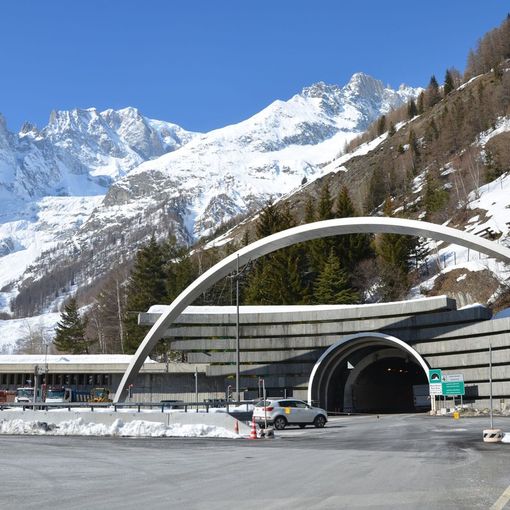 Interpellation sur le nouveau tunnel du Mont-Blanc Interpellation sur le nouveau tunnel du Mont-Blanc