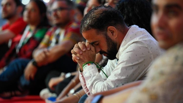 I giovani in preghiera con il Papa