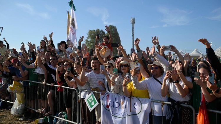 Alcuni giovani presenti alla Messa