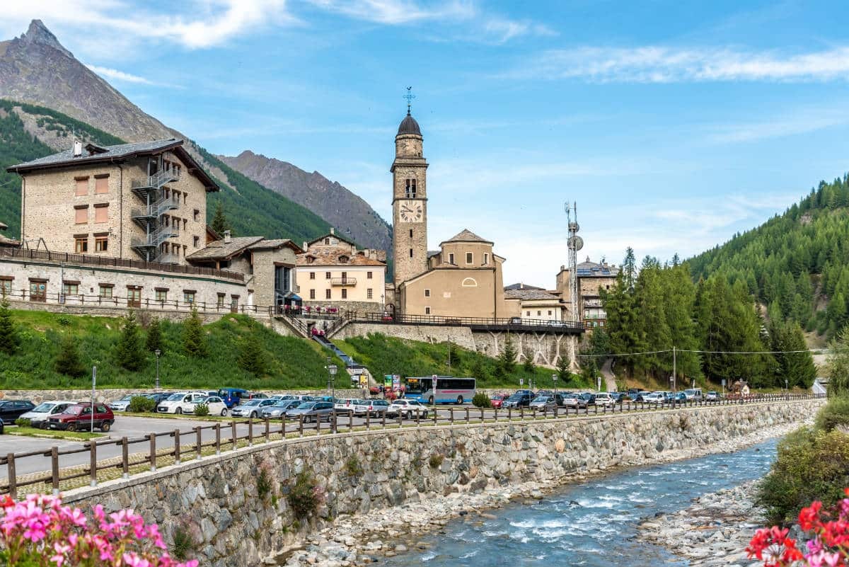 Aosta, la sicurezza nel quartiere Cogne approda in Consiglio: varato il piano di rigenerazione contro il vandalismo