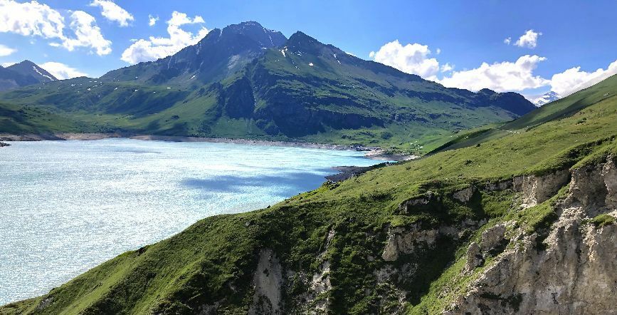 Il giro segreto del lago del Moncenisio: tra forti, calanchi e paesaggi dimenticati