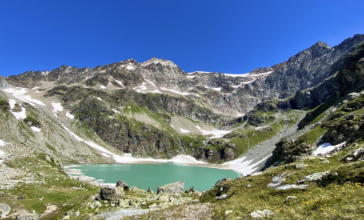 Come un filo che unisce cielo e montagna, la processione di Notre-Dame des Neiges rinnova da oltre due secoli l'anima di Valgrisenche