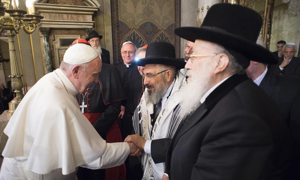 PAPA: Perseguitare gli ebrei non è umano né cristiano