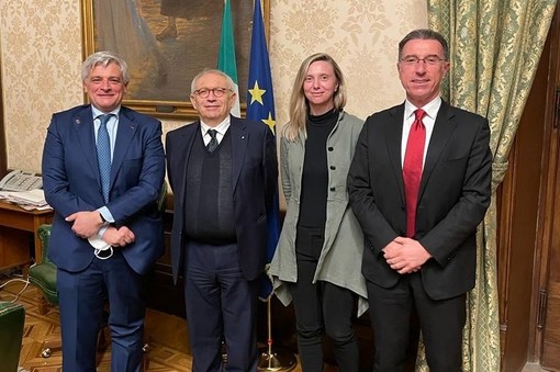 Da sn: Luciano Caveri, il Ministro Bianchi, la sovrintendente Marina Fey ed in senatore Albert Laniece in un recente incontro