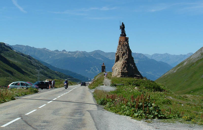 VIABILITA' Chiusi i valichi del Piccolo e del Gran San Bernardo