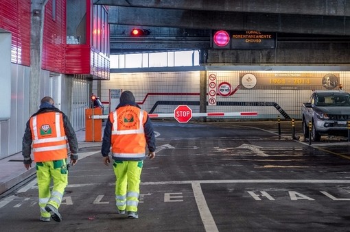 Istantanea autorità alle celebrazioni 50/mo anniversario Traforo Monte Bianco. Al centro Augusto Rolladin, presidente della REgione Autonoma Valle d'Aosta. Istantanea autorità alle celebrazioni 50/mo anniversario Traforo Monte Bianco. Al centro Augusto Rolladin, presidente della REgione Autonoma Valle d'Aosta.