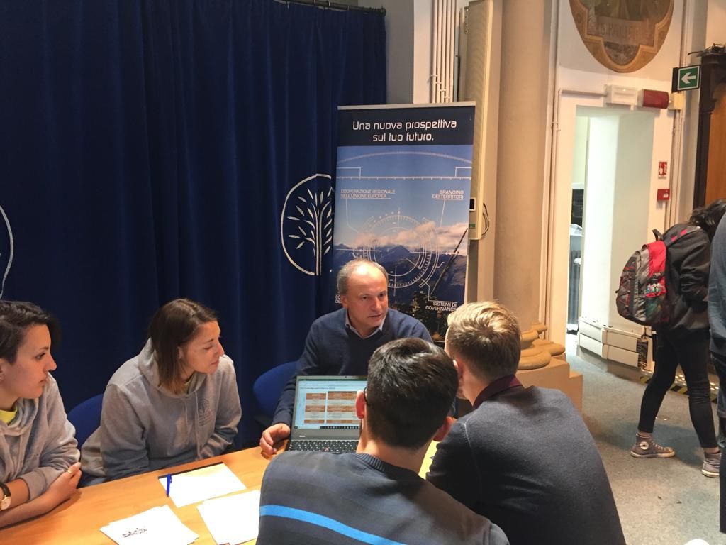 Folla di studenti all'Open Day dell'UniVdA Folla di studenti all'Open Day dell'UniVdA