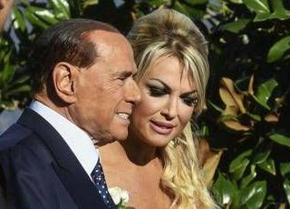 Pascale: "Dire 'sto con Berlusconi' più difficile del coming out con mio padre" Pascale: "Dire 'sto con Berlusconi' più difficile del coming out con mio padre"