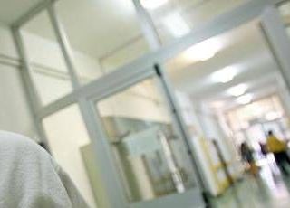 Ragazzina muore a Palermo, era stata portata in ospedale: sul corpo segni di violenza Ragazzina muore a Palermo, era stata portata in ospedale: sul corpo segni di violenza