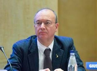 'Lista stupri' in bagno liceo Giulio Cesare, Valditara: "Fatto grave da sanzionare duramente"