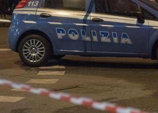 Roma, pestato e ridotto in fin di vita a Termini: in 4 portati in commissariato dalla polizia