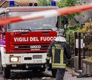 Reggio Emilia, crolla il soffitto di un'abitazione a Boretto: feriti madre e figlio