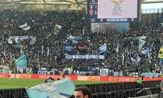 All'Olimpico striscione tifosi Lazio: &quot;Onore ai martiri delle Foibe&quot;