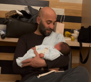 Giuliano Sangiorgi, la ninna nanna speciale per il figlio Michele - Video