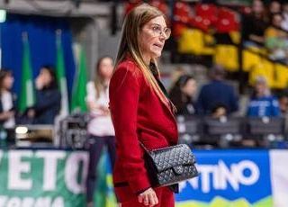 Ginnastica, Maccarani non è più dt della squadra di ritmica dopo caso maltrattamenti