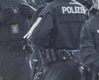 Germania, donna accoltella e ferisce due passanti a Monaco: morta dopo sparo polizia