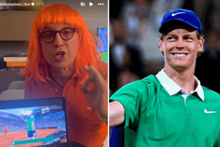 Sinner vola in finale al Roland Garros, Barbieri esulta con la parrucca arancione