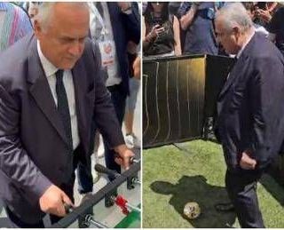 Lotito show a Parma: gioca a biliardino e... sbaglia un rigore - Video