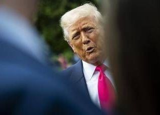 "Lettera oscena a Epstein", Trump fa causa a Murdoch e WSJ per 10 miliardi "Lettera oscena a Epstein", Trump fa causa a Murdoch e WSJ per 10 miliardi