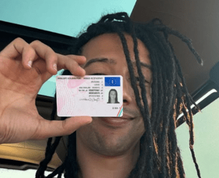 Ghali prende la patente a 32 anni: "Meglio tardi che mai" Ghali prende la patente a 32 anni: "Meglio tardi che mai"