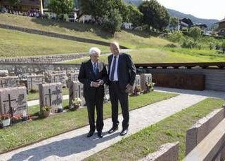 Mattarella in Trentino con cerotto sulla fronte, al capo dello Stato rimosso un neo Mattarella in Trentino con cerotto sulla fronte, al capo dello Stato rimosso un neo