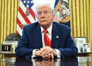 Il caso Epstein affonda Trump, consenso giù di 9 punti nei sondaggi Il caso Epstein affonda Trump, consenso giù di 9 punti nei sondaggi