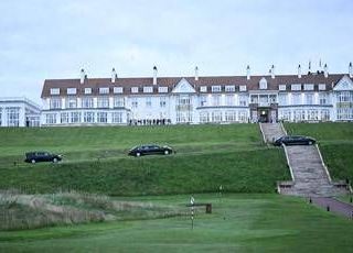 Dazi Usa, oggi l'incontro Trump-von der Leyen: faccia a faccia in Scozia nel golf club del tycoon Dazi Usa, oggi l'incontro Trump-von der Leyen: faccia a faccia in Scozia nel golf club del tycoon