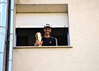 Polonara e la battaglia contro la leucemia: "Mia figlia ha capito perché mi cadono i capelli" Polonara e la battaglia contro la leucemia: "Mia figlia ha capito perché mi cadono i capelli"