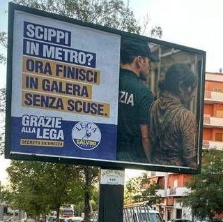 Roma e i manifesti su decreto Sicurezza, Lega: "Comune viola art.21 Costituzione" Roma e i manifesti su decreto Sicurezza, Lega: "Comune viola art.21 Costituzione"
