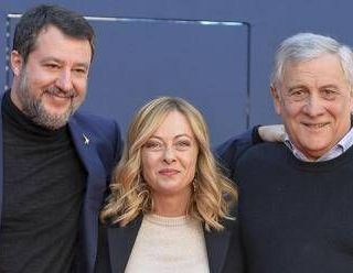 Accordo dazi Usa-Ue, Meloni-Salvini-Tajani: "Scongiura guerra commerciale in Occidente" Accordo dazi Usa-Ue, Meloni-Salvini-Tajani: "Scongiura guerra commerciale in Occidente"