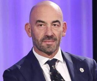 "Acqua frizzante e caffè, il mix aiuta a dimagrire": il consiglio di Bassetti "Acqua frizzante e caffè, il mix aiuta a dimagrire": il consiglio di Bassetti