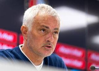 Mourinho, dal Chelsea a Roma e Fenerbahce: tutti gli esoneri dello Special One Mourinho, dal Chelsea a Roma e Fenerbahce: tutti gli esoneri dello Special One