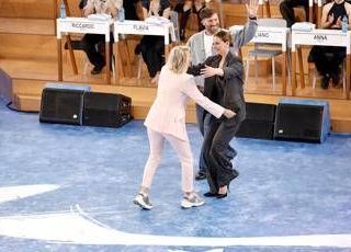 Amici, oggi domenica 2 novembre puntata con 2 sfide