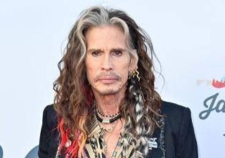 Steven Tyler diffida il borgo calabrese dei nonni: "Per il museo del rock non usino il mio nome"