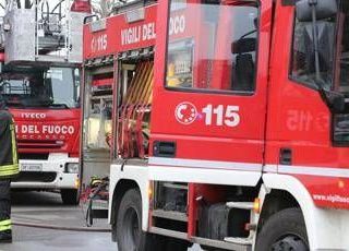 Incendio in un appartamento a Roma, evacuate 20 persone a Garbatella