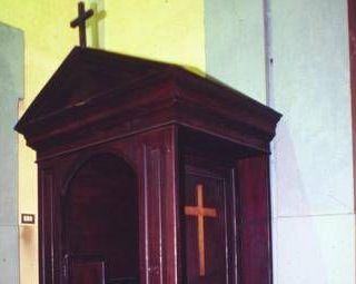 Allarme esorcisti: "Dalle feci al sesso in chiesa, non c'è più limite al sacrilegio"