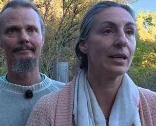 Famiglia nel bosco, genitori accettano il casolare offerto gratuitamente da un imprenditore