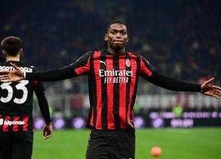 Milan-Lazio 1-0, Leao batte Sarri e fa volare i rossoneri al primo posto