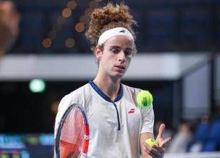 Mika Brunold, il tennista che ha fatto coming out: "Nascondermi non è un'opzione"