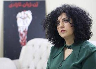 Iran, il marito di Narges Mohammadi: "Temo per lei, attacco Usa renderebbe la repressione più brutale"