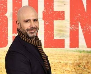 Esordio da record per 'Buen Camino', Checco Zalone travolge il box office di Natale Esordio da record per 'Buen Camino', Checco Zalone travolge il box office di Natale
