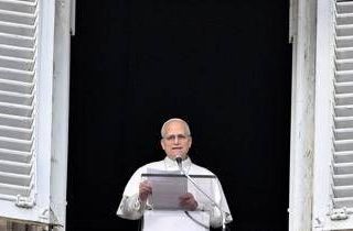 Papa all'Angelus: "Spesso ridicolizzato chi oggi crede alla pace e ha scelto via disarmata" Papa all'Angelus: "Spesso ridicolizzato chi oggi crede alla pace e ha scelto via disarmata"