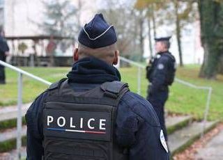 Tre donne accoltellate sulla metro di Parigi. Arrestato l'aggressore Tre donne accoltellate sulla metro di Parigi. Arrestato l'aggressore