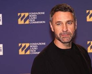Raoul Bova dopo lo scandalo: "I figli mi hanno aiutato a rialzarmi"