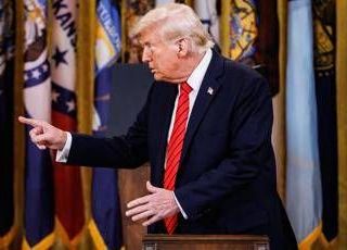 Trump, la bilancia è il nemico: "Dovrei prendere farmaci per dimagrire"