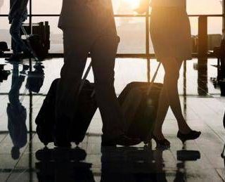 Aeroporti, estate da incubo: con nuovo sistema Ue code di 4 ore per chi viene da fuori Aeroporti, estate da incubo: con nuovo sistema Ue code di 4 ore per chi viene da fuori